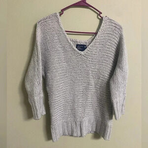 American Eagle Outfitters Loose Knit Sweater Gray V Neck Size Medium 3/4 Sleeves